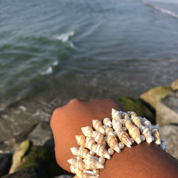 SeaShell & Pearl Triple Bangle Set - Picture 5 of 8